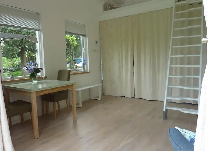 לינה וארוחת בוקר Bloom